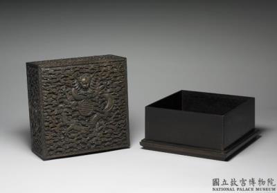 图片[2]-Square red sandalwood curio box with carved dragon decoration (contains 44 curio pieces), Qing dynasty, Qianlong reign (1736-1795)-China Archive